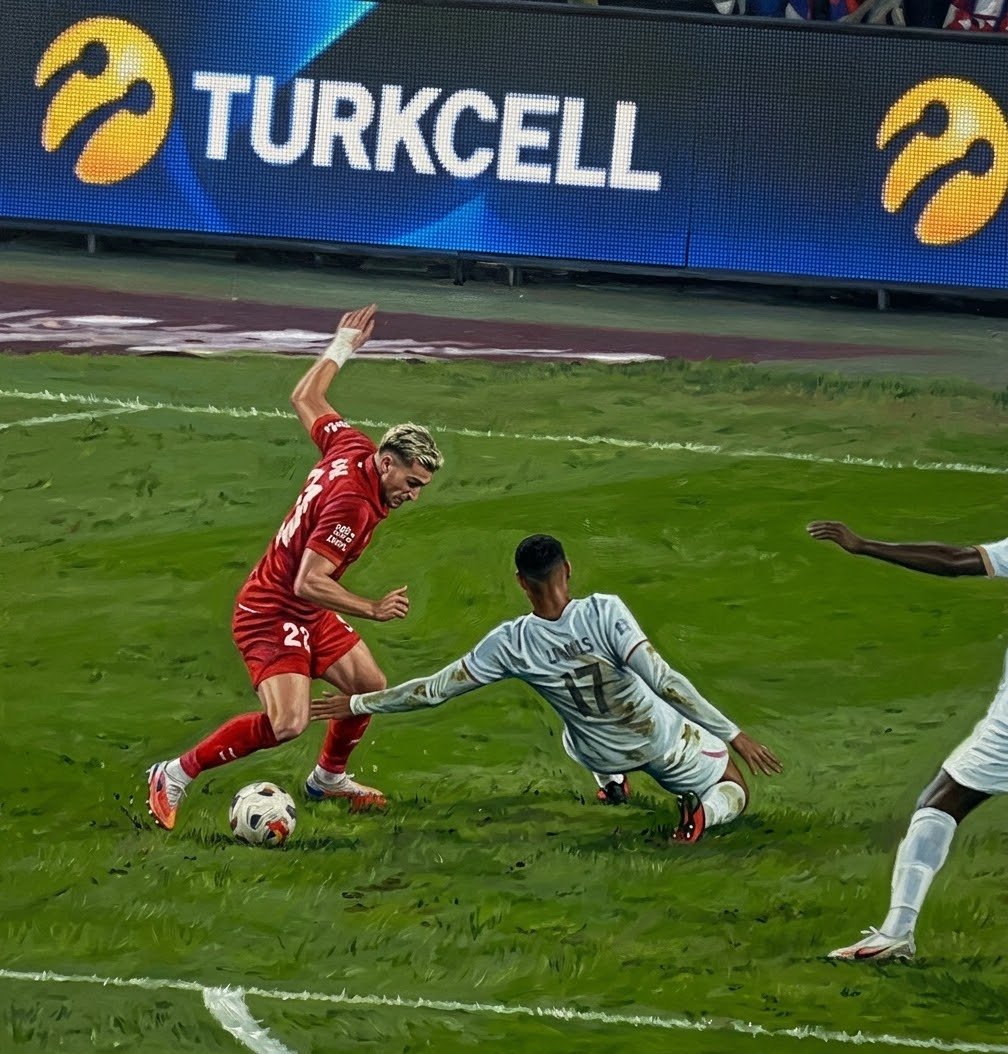 SerdarAkcer's tweet photo. Barış Alper rakibinin elini hissetti önce devam etmeye karar verdi sonra kendini kolay bıraktı.

UEFA hakemleri buna asla penaltı vermezler. 

#TURvFRA https://t.co/QmZ5esYEvW