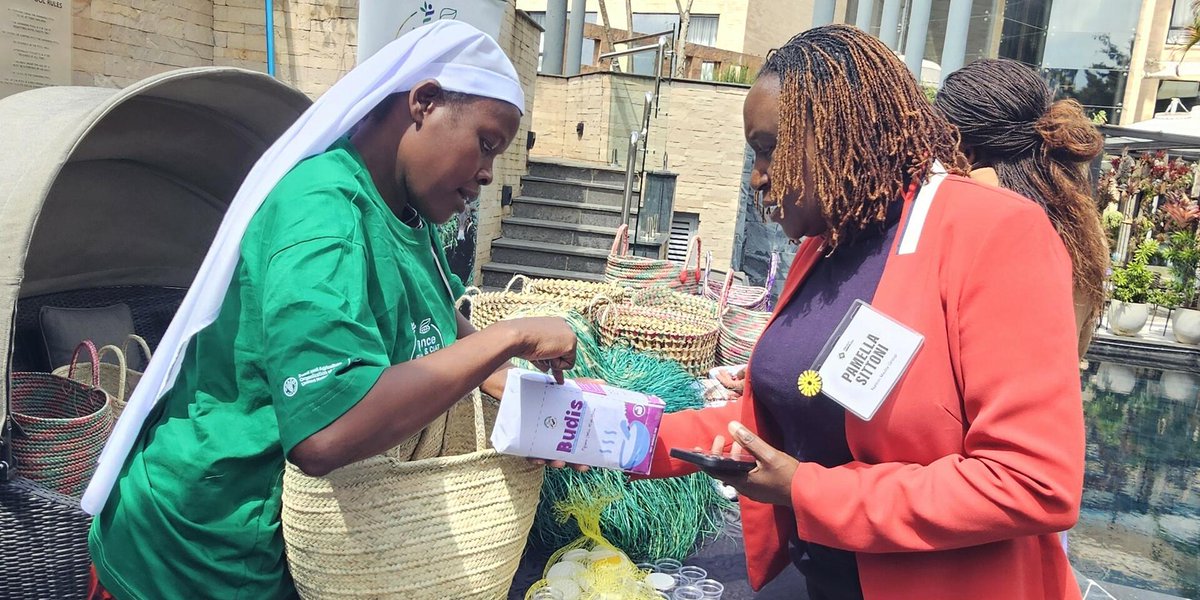 BiovIntCIAT_eng's tweet photo. 🌱🌾 What happens when indigenous seeds are placed in the hands of women leaders?
In Kenya, the Kabudi Agoro Community Seedbank is turning seed conservation into food security, climate resilience, and new livelihood opportunities. 🤝
🔗 Discover more: https://t.co/5HDn8jYBsd https://t.co/n3p0G1uPU1