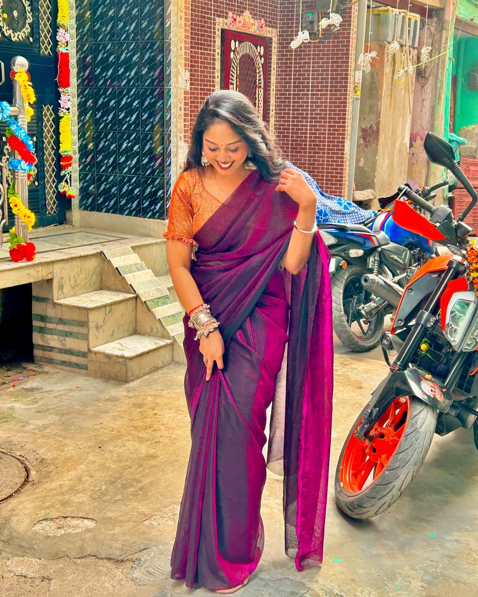 JanettaMarple's tweet photo. Main “Ishq” likhoon, aur tumhe ho jaaye. https://t.co/7YJkBhaqaQ
