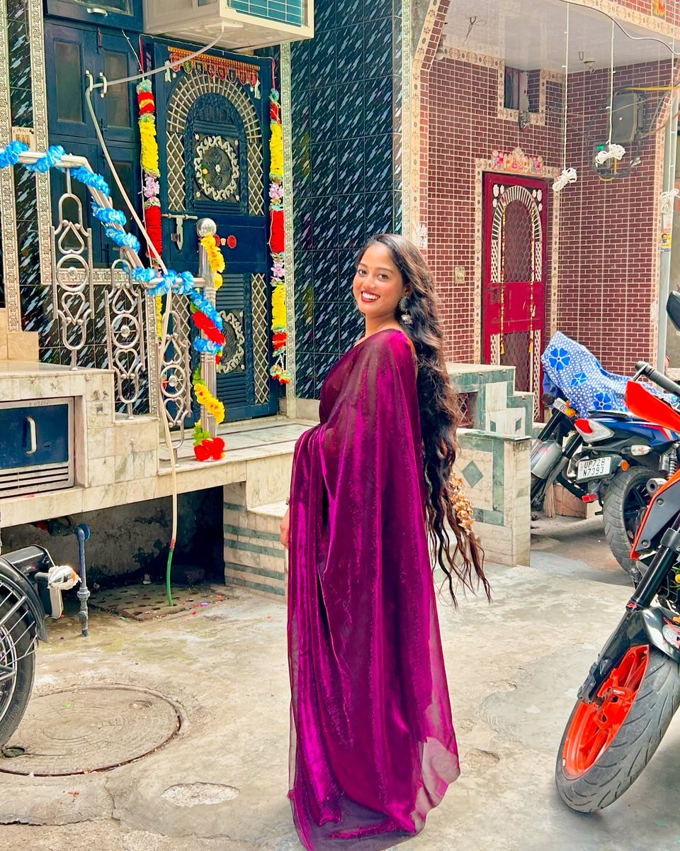 JanettaMarple's tweet photo. Main “Ishq” likhoon, aur tumhe ho jaaye. https://t.co/7YJkBhaqaQ