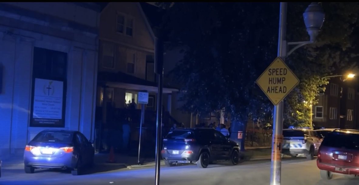 CCC_CrimeChaser's tweet photo. Chicago Ave. & Parkside 
MOTHER & SON KILLED 💥💥

Chicago Police are investigating a domestic related shooting that lead to a double murder inside a home out west last night.

The shooting happened around 10:43pm, officers responded to calls of 2 ppl shot in the basement of a home, when they arrived, they found a 47-yr-old female with a Gsw to the chest. She was rushed to Mt. Sinai Hospital 🏥 where she was pronounced 0-1-1-0 (Deceased) 🕊️💔

A 27-yr-old male was found with multiple Gsws to the body, he was rushed to Mt. Sinai Hospital 🏥 where he was pronounced 0-1-1-0 (Deceased) 🕊️💔

CPD says both victims, who are mother & son, were in a home basement, when an altercation occurred between them and the father. He pulled out a gun and shot both relatives. 

CPD has him in custody and recovered 2 guns on scene 🔐

Area 4 Detectives are investigating as charges are pending.
#ChitownCrimeChasers