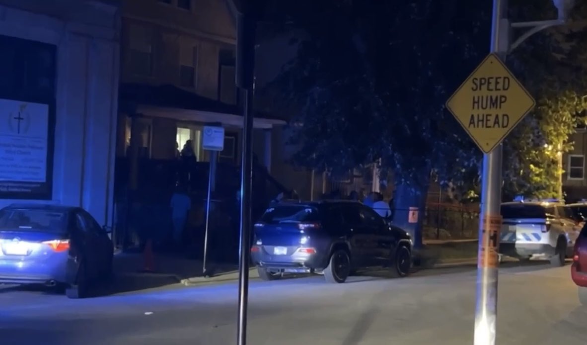 CCC_CrimeChaser's tweet photo. Chicago Ave. & Parkside 
MOTHER & SON KILLED 💥💥

Chicago Police are investigating a domestic related shooting that lead to a double murder inside a home out west last night.

The shooting happened around 10:43pm, officers responded to calls of 2 ppl shot in the basement of a home, when they arrived, they found a 47-yr-old female with a Gsw to the chest. She was rushed to Mt. Sinai Hospital 🏥 where she was pronounced 0-1-1-0 (Deceased) 🕊️💔

A 27-yr-old male was found with multiple Gsws to the body, he was rushed to Mt. Sinai Hospital 🏥 where he was pronounced 0-1-1-0 (Deceased) 🕊️💔

CPD says both victims, who are mother & son, were in a home basement, when an altercation occurred between them and the father. He pulled out a gun and shot both relatives. 

CPD has him in custody and recovered 2 guns on scene 🔐

Area 4 Detectives are investigating as charges are pending.
#ChitownCrimeChasers