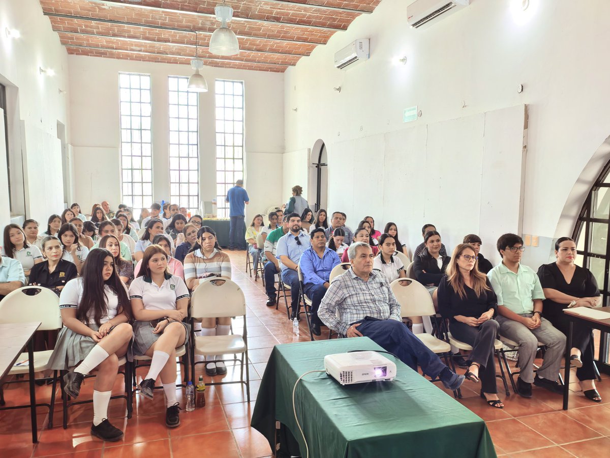 CobaesZonaO2's tweet photo. Se llevó a cabo el curso-taller “El Impacto de las Emociones en el Aprendizaje”, dirigido a los Comités de Bienestar para la Paz de los planteles de @CobaesZonaO2. La actividad forma parte del programa Bienestar Para La Paz y de la estrategia nacional El ABC de las Emociones. https://t.co/kfwdgrp1BE