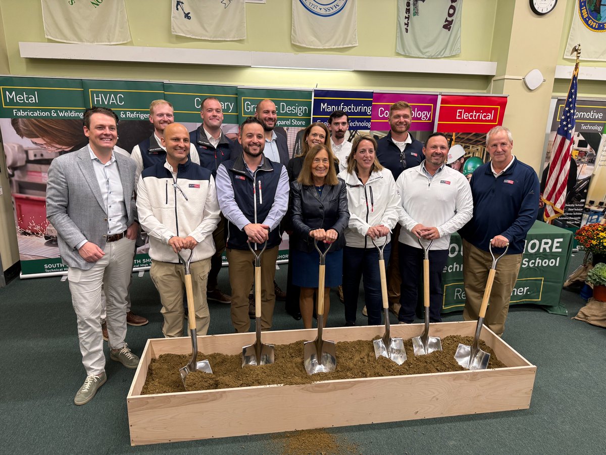 MassTreasury's tweet photo. Even a Nor'easter couldn't stop today's groundbreaking at South Shore Tech! The new building will have over 250,000 square feet of learning space and expand enrollment from 650 to 900 students. It will also allow for two additional programs for plumbing and veterinary science. https://t.co/AYVzNNmsHS