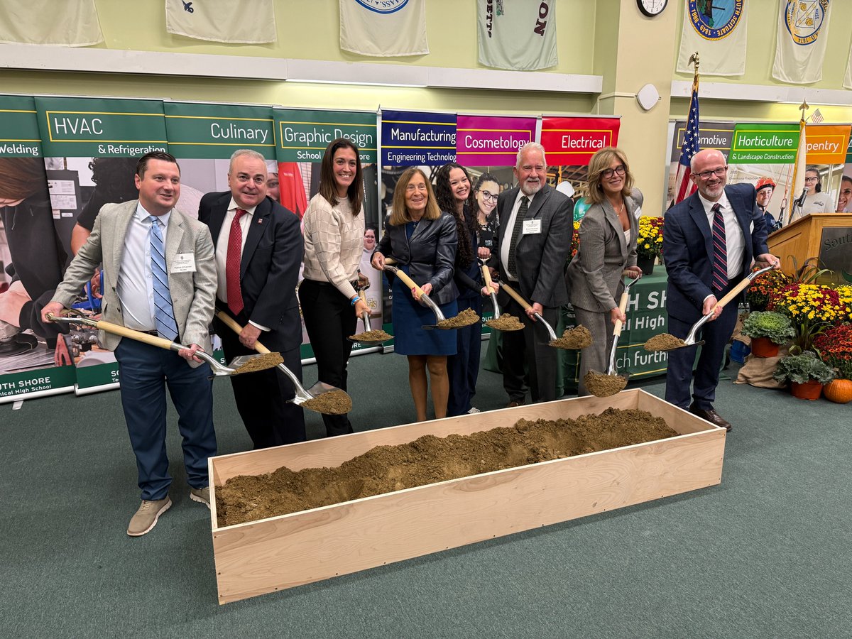 MassTreasury's tweet photo. Even a Nor'easter couldn't stop today's groundbreaking at South Shore Tech! The new building will have over 250,000 square feet of learning space and expand enrollment from 650 to 900 students. It will also allow for two additional programs for plumbing and veterinary science. https://t.co/AYVzNNmsHS