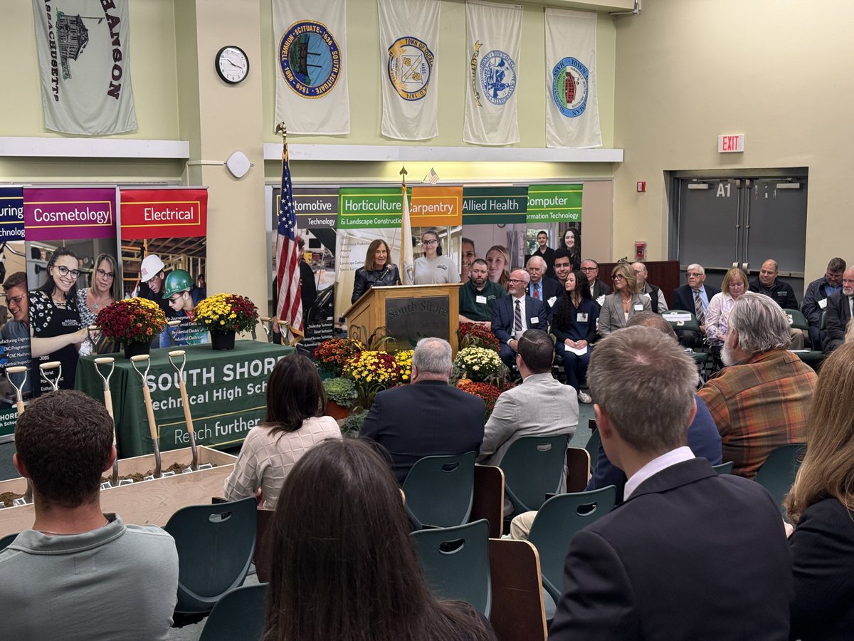 MassTreasury's tweet photo. Even a Nor'easter couldn't stop today's groundbreaking at South Shore Tech! The new building will have over 250,000 square feet of learning space and expand enrollment from 650 to 900 students. It will also allow for two additional programs for plumbing and veterinary science. https://t.co/AYVzNNmsHS