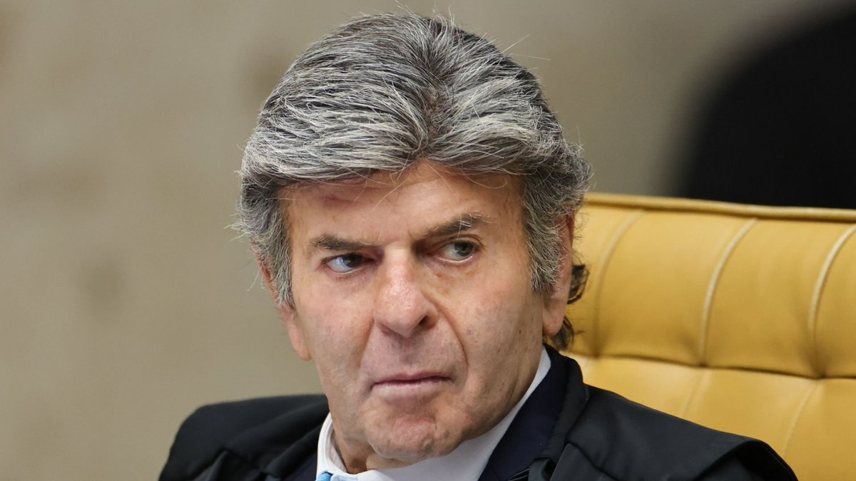 KayrusFenix's tweet photo. Ministro Luiz Fux deu uma encochada em Flávio Dino por causa do plano frustrante em querer cancelar as eleições de Outubro e ameaçou Dino de prisão. 
As denúncias que os internautas fazem faz total diferença mostrando que o povo que se manifesta, PODE SIM evitar o pior. https://t.co/XRq3qGF8R0