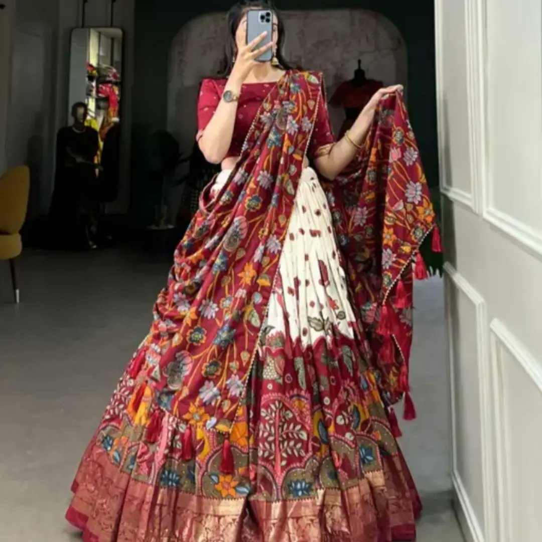 AleBolsomanda's tweet photo. महारानी जैसी फीलिंग, खूबसूरत लहंगा, सादगी में स्टाइल और देसी नज़ाकत। लहंगा मेरा, चॉइस मेरी, तारीफ सबकी! https://t.co/py5b9G24Ew