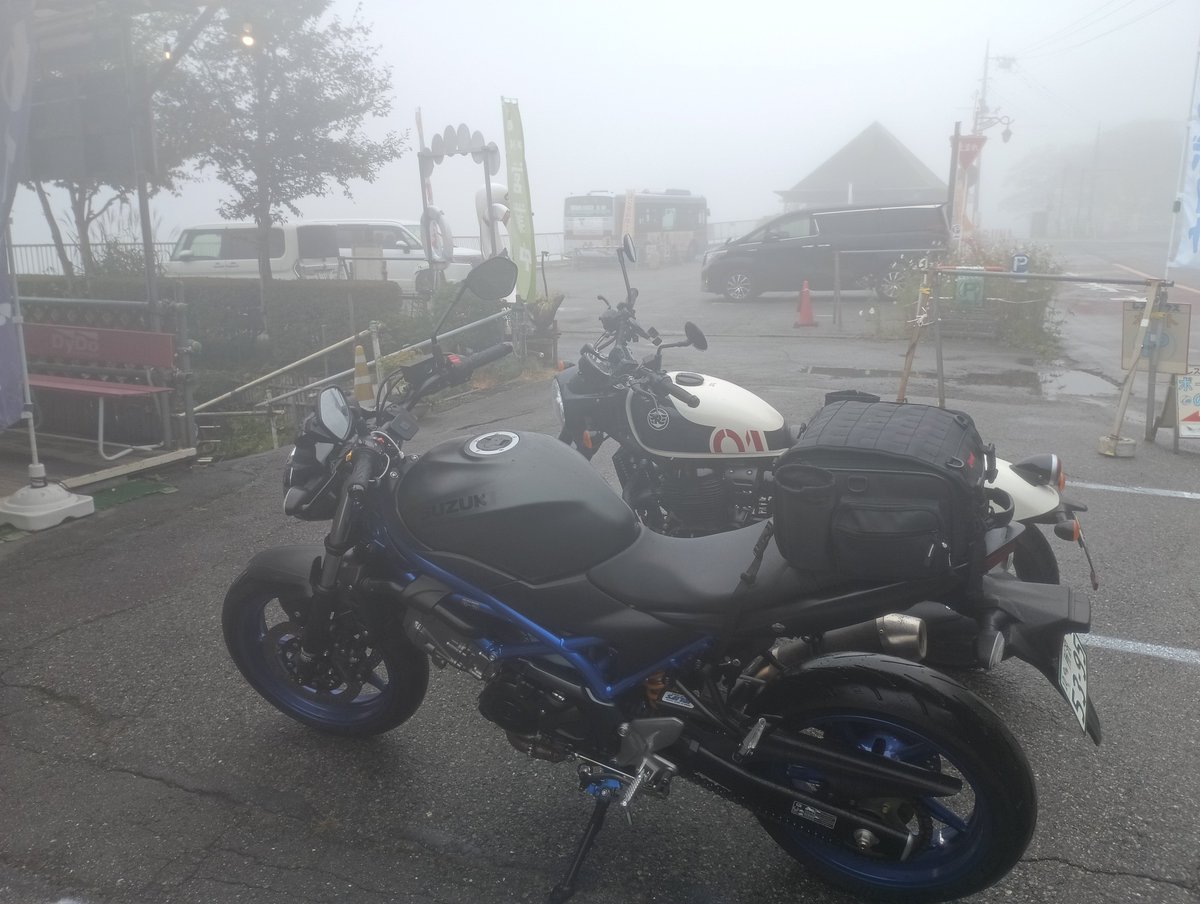raguel69_fallen's tweet photo. 🏍️群馬ツーリング✨
榛名湖は霧で真っ白→景色見えず大失敗💦
けど！ラーメンに蕎麦に焼肉にスイーツ…全部美味しすぎて大成功！🍜🥩🍰
イニシャルDの道も霧で何も見えなかったけど、晴れた日に絶対リベンジするぞ～！
 
#群馬ツーリング #食べ歩き #霧の中の冒険 https://t.co/ZaDJnpZ50i