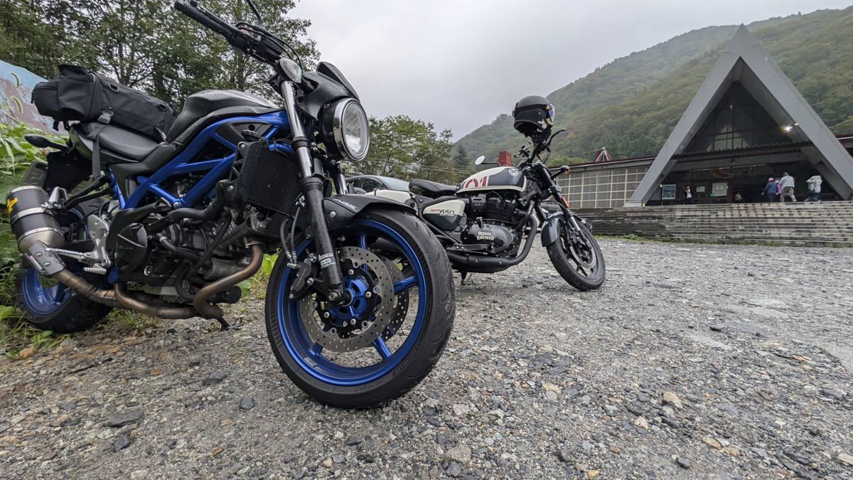 raguel69_fallen's tweet photo. 🏍️群馬ツーリング✨
榛名湖は霧で真っ白→景色見えず大失敗💦
けど！ラーメンに蕎麦に焼肉にスイーツ…全部美味しすぎて大成功！🍜🥩🍰
イニシャルDの道も霧で何も見えなかったけど、晴れた日に絶対リベンジするぞ～！
 
#群馬ツーリング #食べ歩き #霧の中の冒険 https://t.co/ZaDJnpZ50i