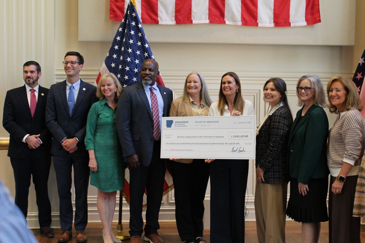AR_Extension's tweet photo. UADA's Cooperative Extension Service received a $2.6M grant yesterday through the federal Rural Health Transformation Program. We'll put it to work on wellness, health literacy and chronic disease programs expected to reach 30,000 to 50,000 rural Arkansans a year. 🩺❤️ https://t.co/ba1uyCHt6K