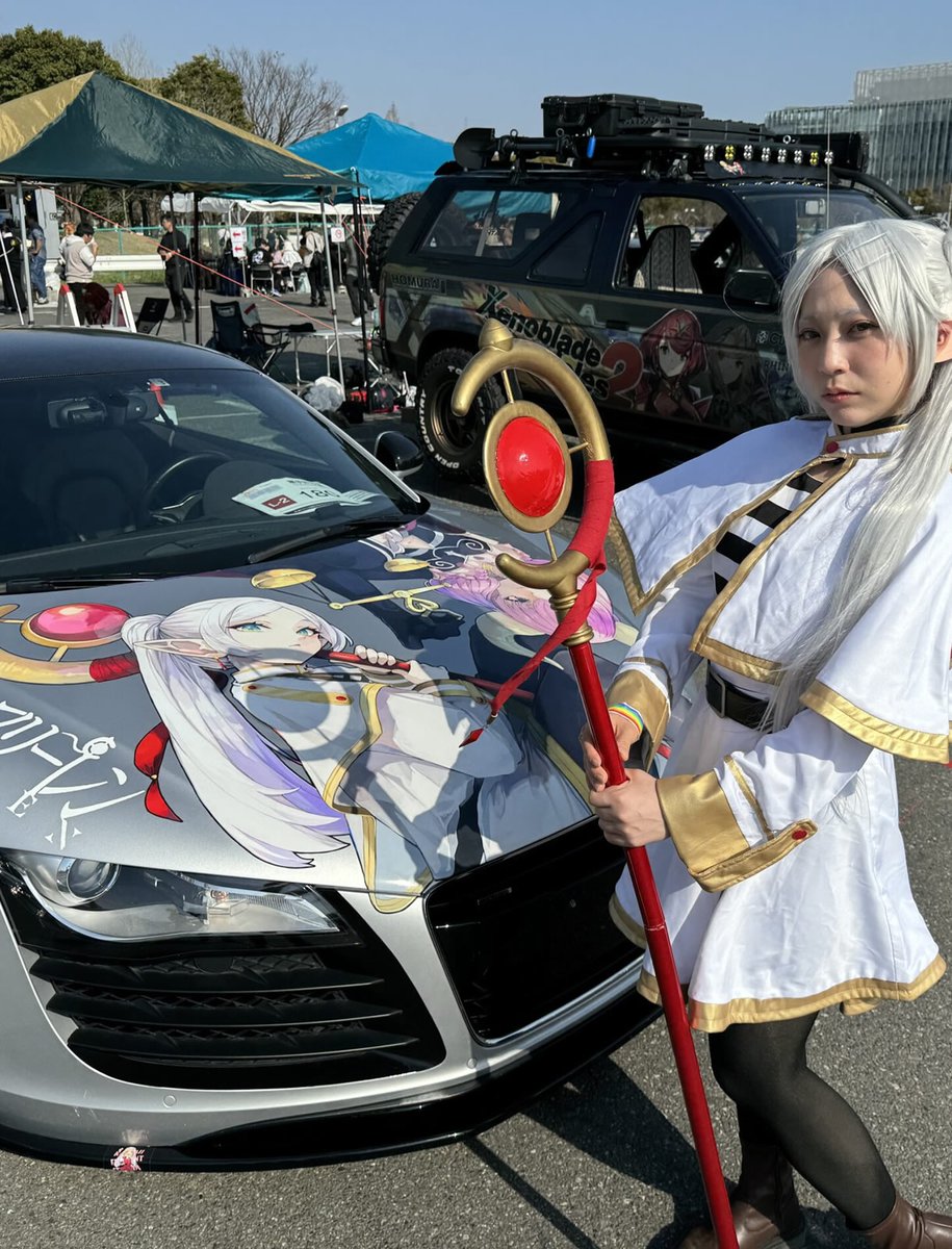 SomosKudasai's tweet photo. A los desarrolladores de "Forza Horizon 6" se les hizo fácil promocionar a Japón como el gran atractivo de su nuevo juego, pero a la hora de la verdad terminaron desatando una insólita cacería contra los jugadores que decoran sus autos con diseños de anime.

Varios creadores comenzaron a recibir suspensiones directas por sus vehículos estilo itasha, una ola de sanciones tan estricta que no solo borró autos compartidos, sino que castigó a usuarios por tomarles fotos dentro del juego y hasta por guardar simples bocetos inconclusos en su taller privado bajo la etiqueta de "contenido sugerente".

El equipo tuvo que actualizar sus políticas a toda prisa para aclarar que los diseños de anime sí están permitidos siempre que no muestren poses o prendas provocativas, aunque a la comunidad nadie le quita la molestia de ver cómo presumieron la cultura callejera nipona para vender copias para luego ponerse a censurarla.