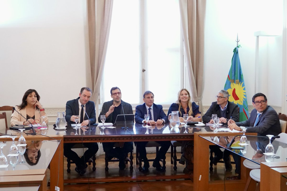 HCDiputadosBA's tweet photo. #Hoy | 🏛 Se reunió la comisión de Presupuesto e Impuestos, bajo la presidencia del diputado @JPdeJesusOK, en la cual se aprobaron varios proyectos de ley. https://t.co/zjAkupJuPS