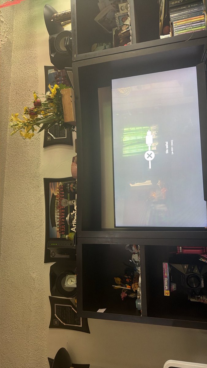 aranzish's tweet photo. @izzi_mx supongo que está falla en Internet y cable, me lo vas a descontar de mi factura mensual, verdad??? @Profeco https://t.co/PSCUROW7FE