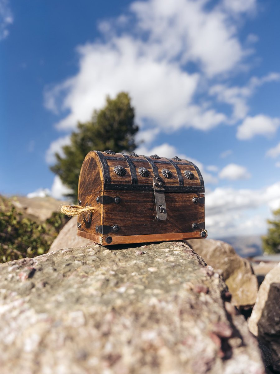 SnowbasinResort's tweet photo. Need more motivation?🔑🪎⛰️

Here's what's waiting for you if you can find the treasure chest this weekend:

https://t.co/gqfRdxnLsx
 That's winter sorted for you. All you have to do is find it!!😌🤞

The FIRST CLUE drops Tomorrow morning (9/26) at 9am. https://t.co/AKbEc8xVYq