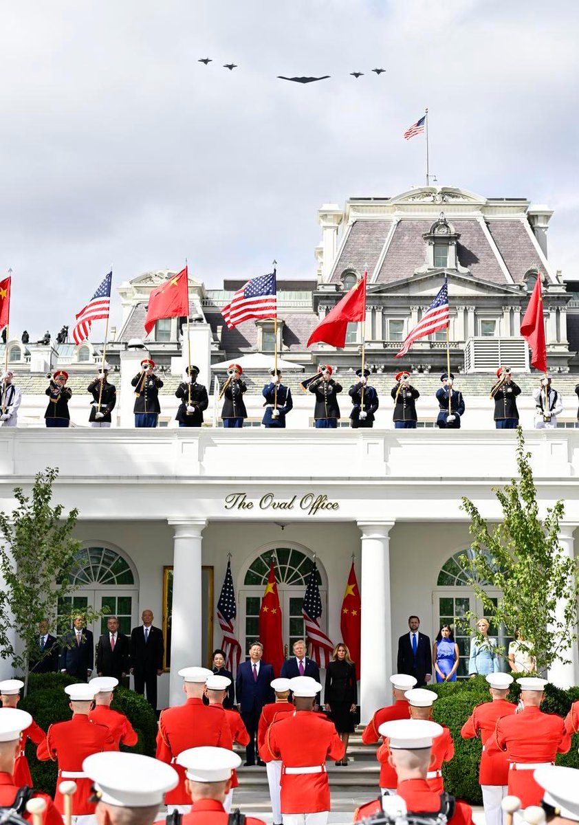 XHNews's tweet photo. Trump's special arrangements for Xi's U.S. visit
U.S. President Donald Trump has made many special arrangements for Chinese President Xi Jinping's visit, which underscores the significance of the visit and the exceptional welcome extended to the Chinese leader. The following are some of the arrangements:
-- Xi and his wife Peng Liyuan were warmly greeted by Trump and his wife, Melania Trump, at the airport in a rare planeside welcome.
-- A 21-gun salute was fired to welcome Xi upon his arrival, which was among the highest military honors and rarely rendered at an airport.
-- Two military flyovers, one at the airport and the other at the welcome ceremony held at the White House, were conducted in honor of Xi's visit.
-- Peng visited the National Museum of Asian Art accompanied by Melania Trump.
-- Xi and Peng attended a state dinner hosted by Trump and his wife at the White House, with heads from major U.S. tech companies and business leaders in attendance.
-- Xi and Peng had a tea chat with Trump and his wife at the White House.
-- Xi and Peng visited the U.S. National Archives, accompanied by Trump and his wife, before they wrapped up the state visit.