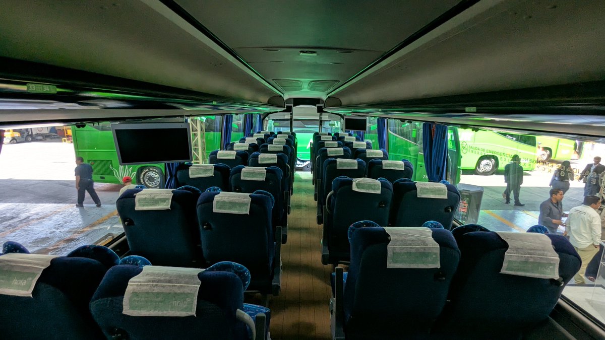 larevista_unica's tweet photo. #Entérate 🚌 || Con una inversión de 57 millones de pesos para adquirir 22 unidades nuevas, la empresa Autotur de Mobility ADO, refuerza sus rutas en la entidad y a nivel nacional, dentro de una nueva etapa de renovación de 16 bases operativas en el país. 

Con más que un cambio visual, las unidades ahora de color verde, para ser mejor identificados en carretera, estas unidades cuentan con asientos acolchonados reclinables, puertos de carga, seguro de viajero, algunas dos sanitarios y GPS.

Ofrecen además la contratación digital de servicios, para realizarla de manera más fácil y rápida, en un momento en que más del 90% de los viajes en el país se hacen en carretera con viajes de más de 15 horas.

@carlalopezmalo @TuristicoGobPue @tuADO @LuzRosilloM

#fotogalería #galeríaúnica #fotoperiodista #Puebla #autobuses #renovación

#fotos: Miguel Ángel Huerta @Titomino 📸