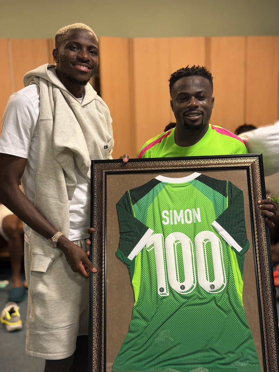 PoojaMedia's tweet photo. Victor Osimhen with Simon Moses in the dressing room 🔥🇳🇬 https://t.co/n9ZlDIjMNh