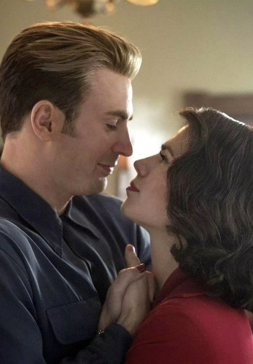 ReelRadarHQ's tweet photo. 🚨🎬 𝗔𝗩𝗘𝗡𝗚𝗘𝗥𝗦: DOOMSDAY: Anthony Russo says Steve Rogers’ time-travel journey in Endgame leads directly to the events of Doomsday.

“In that moment, that’s where Doomsday is born.”

Steve’s ending with Peggy may have changed everything. 👀

{Source: @DiscussingFilm } https://t.co/AbUeiQvcPJ