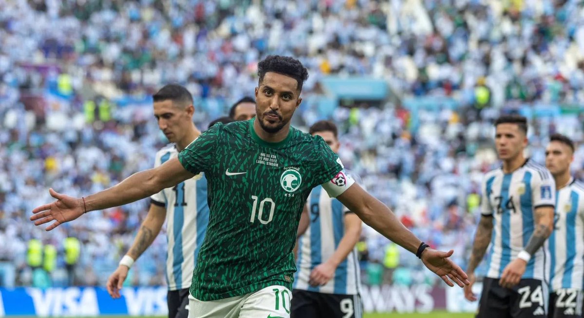 ABDULAZEZ_65's tweet photo. لا يؤيد مهاجمه لاعب يمثل المنتخب  الا شخص عنجهي، وبمثل ما نرفض الاساءه للاعب عبدالله الحمدان فاننا نسأل اين من يدافعون عنه من الحملات الشرسه والوقحه التي تعرض لها كابتن المنتخب سالم الدوسري على مدى سنوات حتى وفي عز مشاركات المنتخب، وهذه الحملات لم تقتصر على الجانب الفني وانما تحولت الى الاساءه لشخصه والتشكيك بنزاهته واصاباته !!