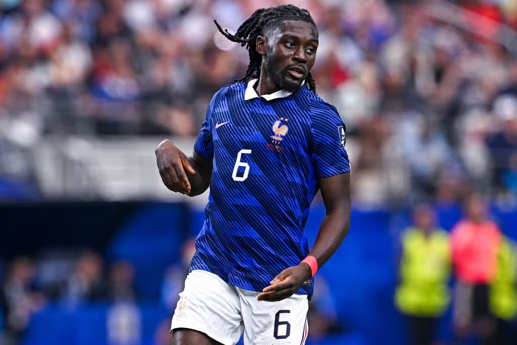Mika347's tweet photo. L’homme providentiel des bleus c’est lui. 

Il ne doit plus JAMAIS sortir du 11. https://t.co/pxX5cggIJN