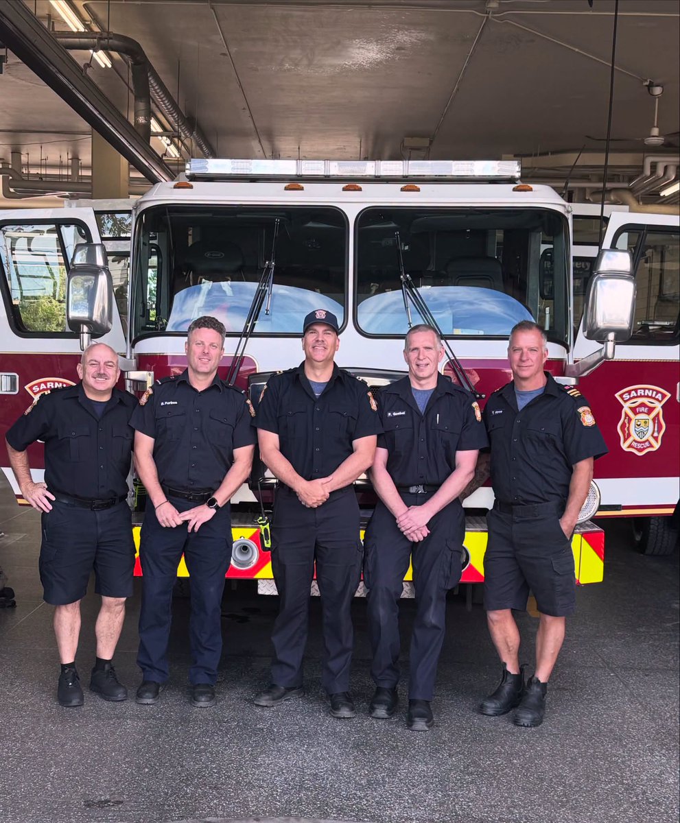 SarniaFire's tweet photo. 30 years ago, @LambtonCollege welcomed its very first Fire Science Technology cohort.
5 students from that inaugural class went on to become firefighters with @SarniaFire. Today, for the first time in their careers, all 5 were working together on the same day, at the same station https://t.co/tuBwmnvUGo