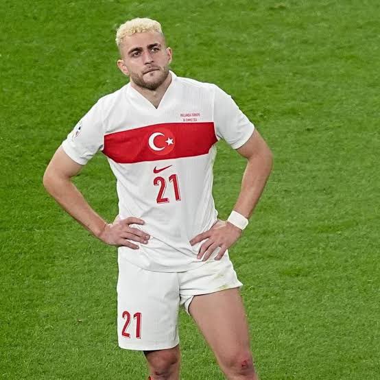 furkanngulsen's tweet photo. Bu adamda kimsenin göremediği neyi görüyorsun Montella efendi ? https://t.co/4FvRXjzJrn