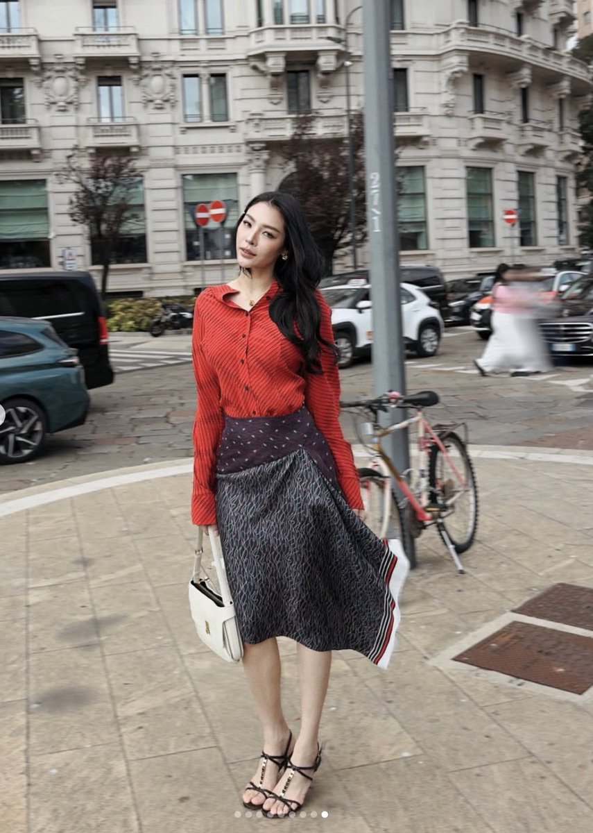 FayePerayaGER's tweet photo. 🌻Faye IG 🌻

I'm not sure the streets of Milan were ready for Faye Peraya in this sexy Ferragamo look😳

Like • Comment • Repost • Share • Save.  
🔗https://t.co/pprJLVLuzq

@malisorn00 
@Ferragamo 

#FerragamoXFaye #Ferragamo #FerragamoSS27 #MilanFashionWeek #FayePeraya #FerragamoCaraBag