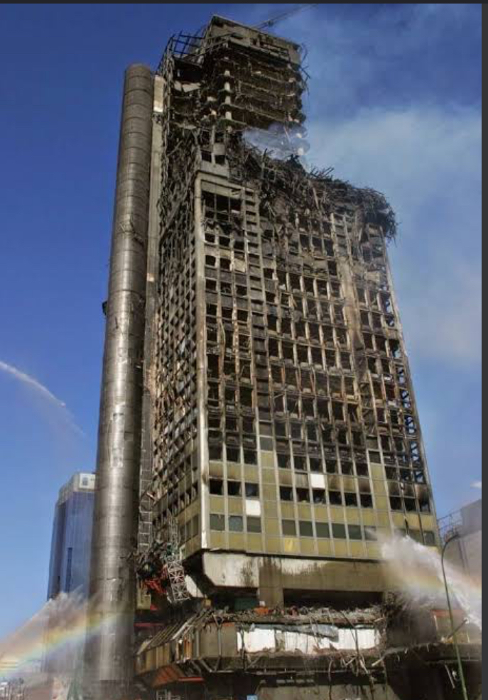 BrianIsLogical's tweet photo. @lce_Titan @bazil_austin @ericmetaxas No, the steel didn’t collapse like the WTC7 building…  Windsor ‘s steele softened and buckled, which is completely different from how WTC7 collapsed… https://t.co/JLuTw51ZPB