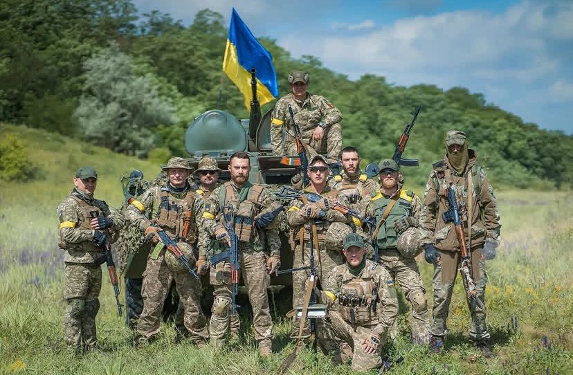 mirobohdan's tweet photo. Шана та повага добровольцям -
людям, які не були військовими за професією, але в критичний для держави момент без повісток чи примусу, добровільно «поставили на паузу» своє попереднє життя й узяли до рук зброю, щоб захистити країну. https://t.co/GaGxtifP2f