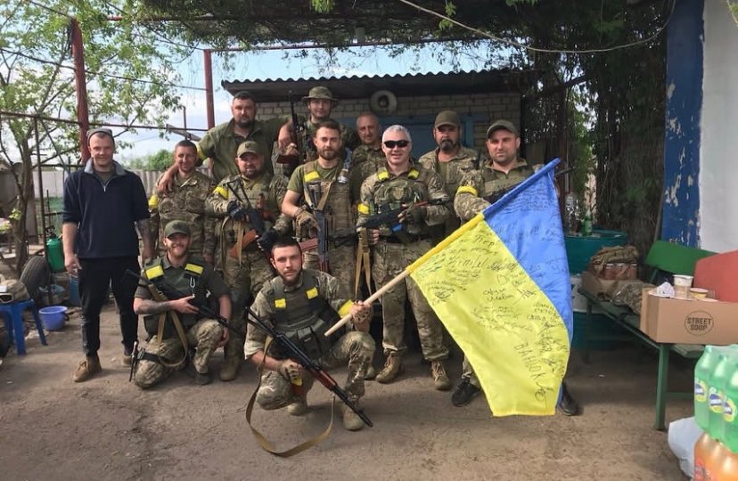 mirobohdan's tweet photo. Шана та повага добровольцям -
людям, які не були військовими за професією, але в критичний для держави момент без повісток чи примусу, добровільно «поставили на паузу» своє попереднє життя й узяли до рук зброю, щоб захистити країну. https://t.co/GaGxtifP2f