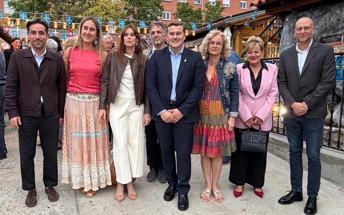 Jonnogales's tweet photo. 💙💛He acompañado a los asturianos y asturianas que viven en Vitoria-Gasteiz en la celebración del Día de Asturias. 

Un día para compartir y celebrar nuestras tradiciones y los lazos que nos unen.

¡Puxa Asturies! https://t.co/kJlJ4fYIBC