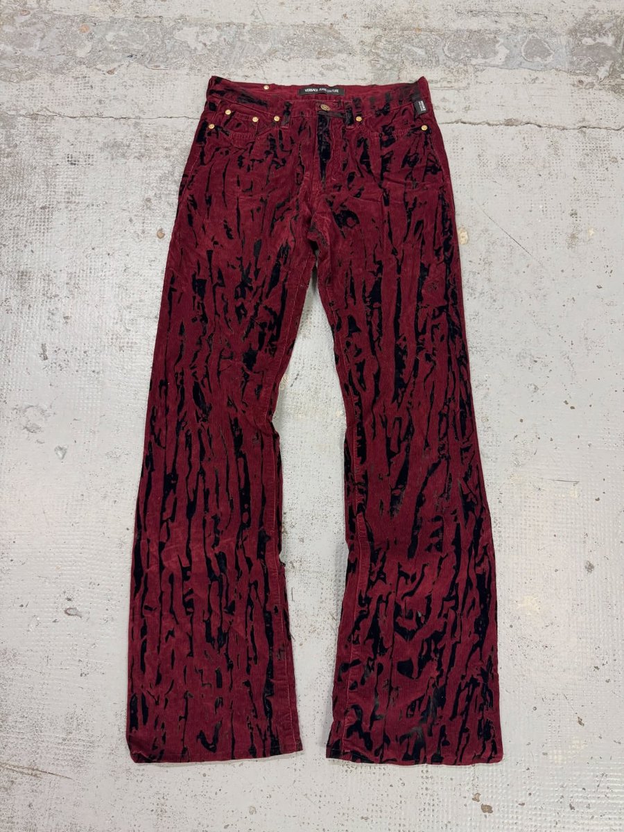 theattractmag's tweet photo. 2000s versace obscur velvet red pants https://t.co/aQvm6Idx40