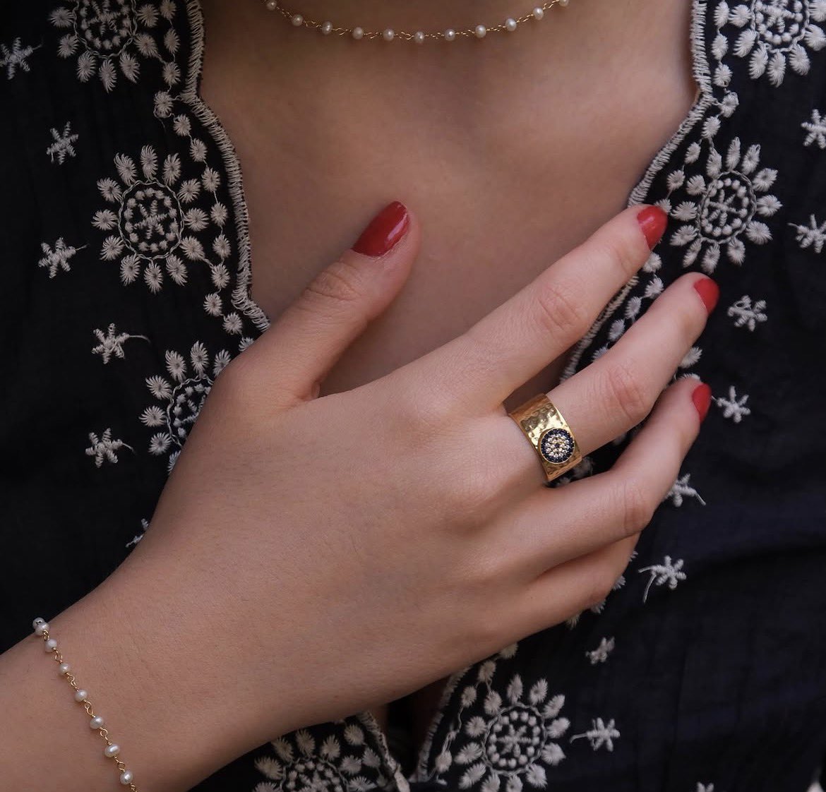 theariadnea's tweet photo. You should buy this ring then https://t.co/FY4GZ1oAXY