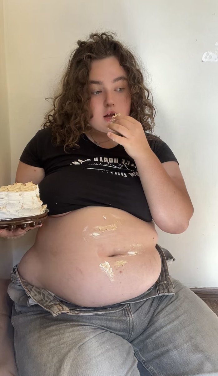 yevalie's tweet photo. my OF https://t.co/FWLLVGosHv 
#feediel #feederism #weightgain
#bbw #ssbbw #chubby #plussize
#thick #bigbooty #curves #bodypositive #feedee #gaining https://t.co/B4h4O1qknb