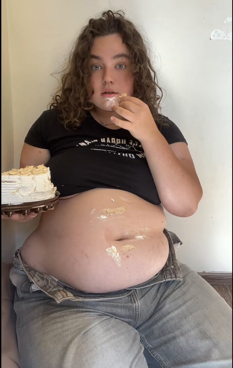 yevalie's tweet photo. my OF https://t.co/FWLLVGosHv 
#feediel #feederism #weightgain
#bbw #ssbbw #chubby #plussize
#thick #bigbooty #curves #bodypositive #feedee #gaining https://t.co/B4h4O1qknb