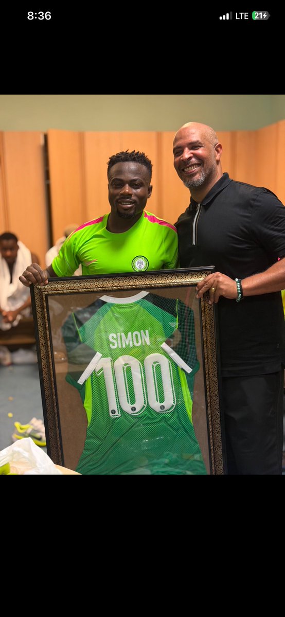 shaphub365's tweet photo. The Super Eagles celebrate Moses Simon after he reached 100 caps for Nigeria. 🇳🇬💫

Centurion. 💫

Follow @ShapHub365 for more ⚡️

Norway | Mavo | Suger Eagles | Portugal | Saka | Madrid | Clipur | Ballon | Erica | Campari | Netherlands | Alex Otti | Ronaldo #NGAMAD #AFCONQualifiers