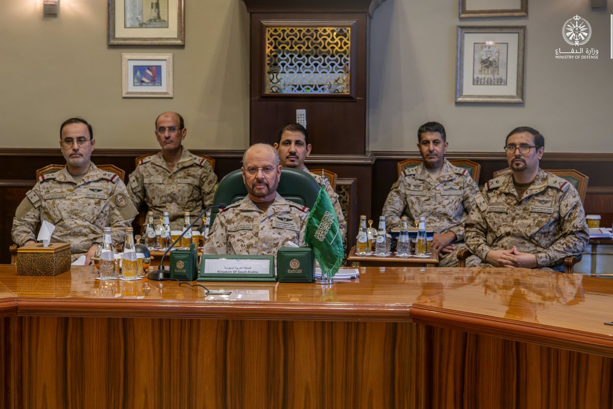 SPAregions's tweet photo. رئيس قوات الدفاع ورؤساء هيئات الأركان العامة للدول الأطراف في اتفاقية مكة للدفاع المشترك عقدوا اجتماعًا في الرياض استعرضوا خلاله الوضع الأمني والتهديدات التي تواجه المملكة العربية السعودية، وأعربوا عن استنكارهم الشديد للهجمات التي استهدفت مدينة مكة المكرمة والبنية التحتية المدنية والاقتصادية للمملكة. 
https://t.co/Amx0kHB7oT
#واس