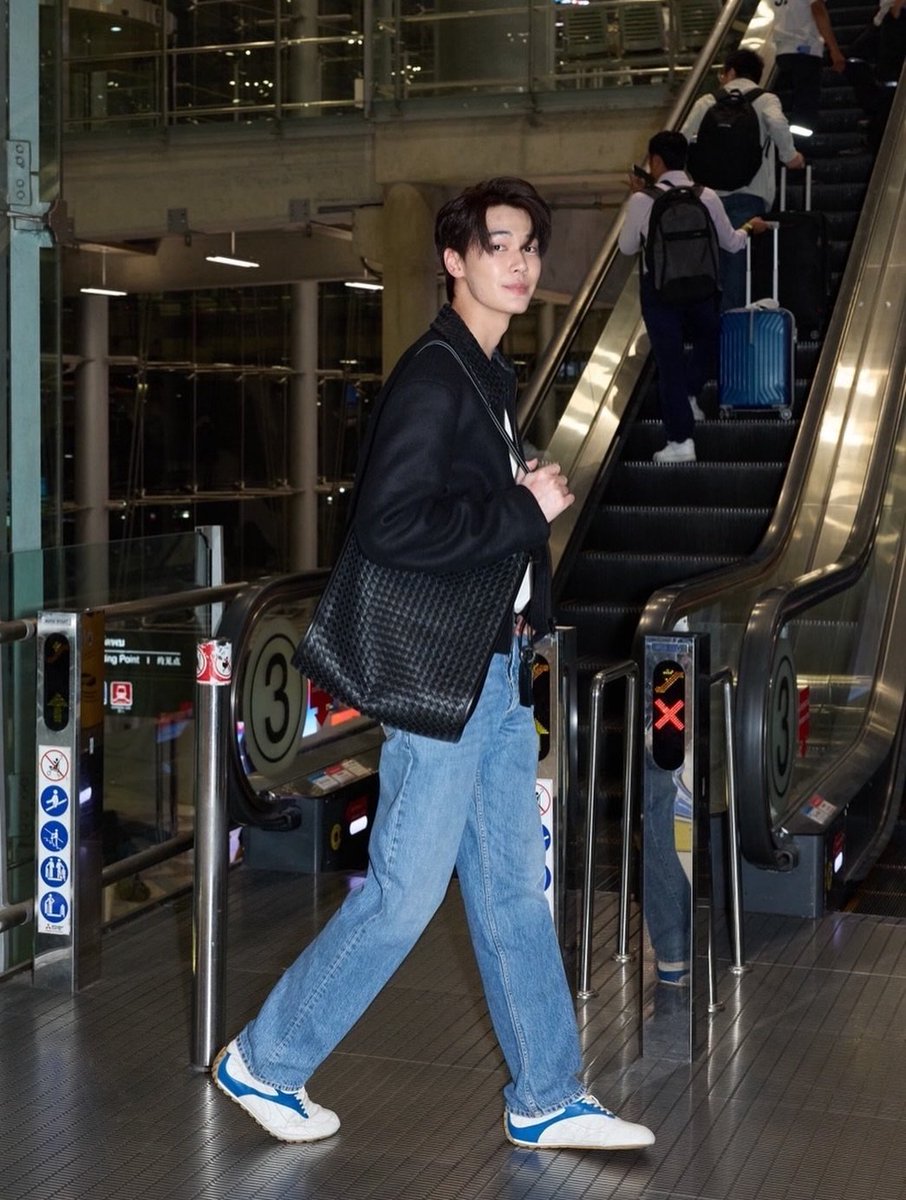 pangmak2026's tweet photo. ปังมาก! 
ออร่าความหล่อพุ่งไกลระดับโลก  "ดิว จิรวรรตน์" Bottega Veneta Brand Ambassador บินลัดฟ้าสู่มิลาน เพื่อเข้าร่วมงาน BOTTEGA VENETA SUMMER 2027
ในวันที่ 26 กันยายนนี้ ที่ประเทศอิตาลี

#BottegaVenetaxDew
#BottegaVenetaSummer2027
#dew_jsu #BottegaVeneta
#MilanFashionWeek https://t.co/n7PGl6E3Aq