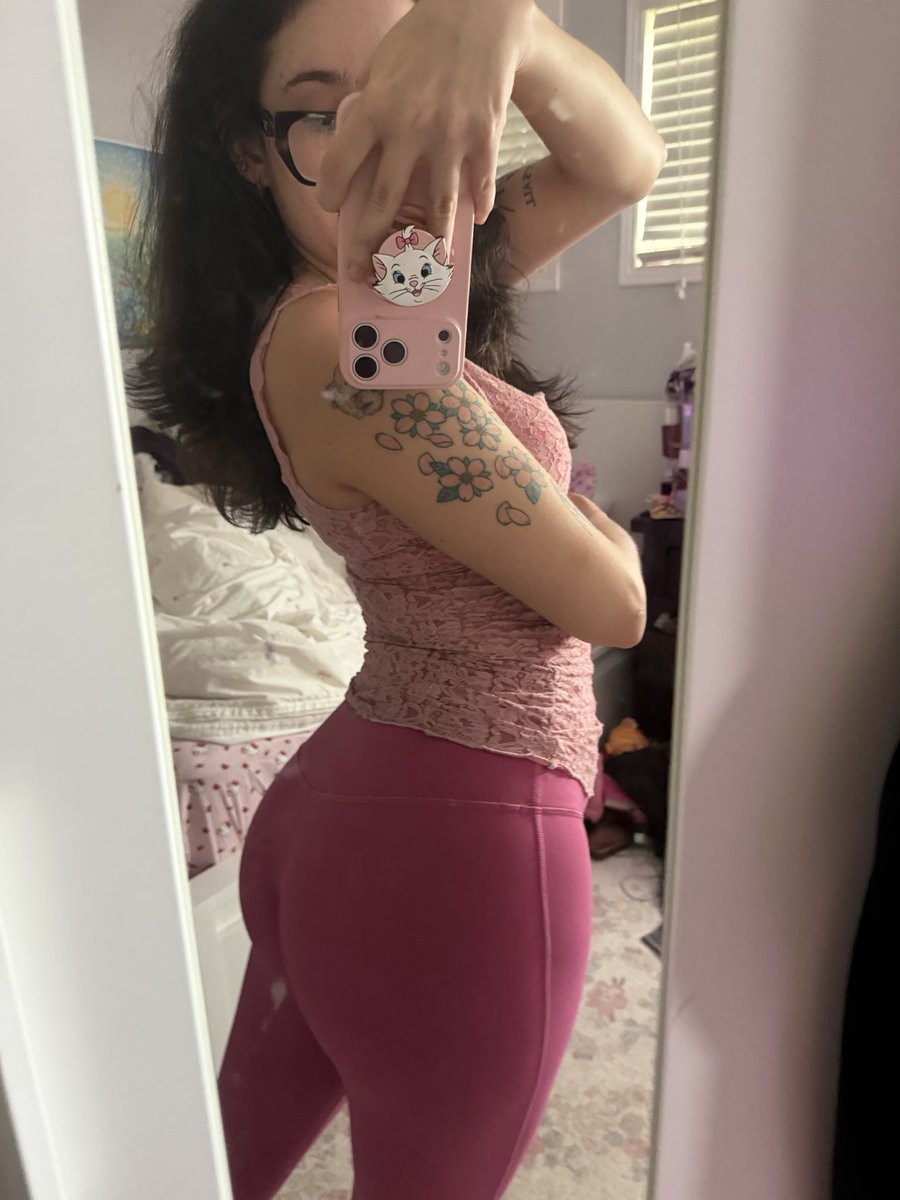 kittykatelin's tweet photo. shape over size >> https://t.co/qfVGBtWa9T