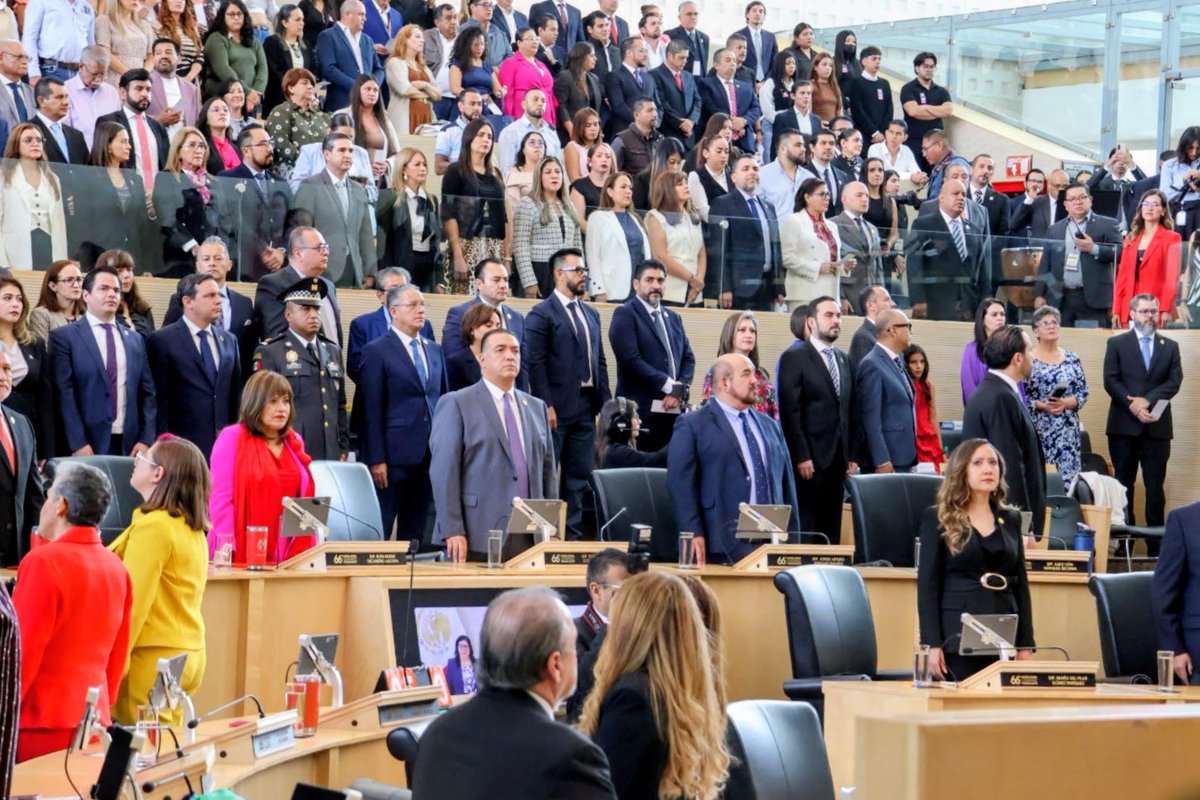 SContrerasMX's tweet photo. Hoy iniciamos el 3er año de esta Legislatura @CongresoGto 

Una nueva etapa, con la libertad de seguir construyendo, sumando y trabajando por lo que verdaderamente importa: Guanajuato y su gente.

Con convicción y con responsabilidad, siempre hacía adelante por Guanajuato. https://t.co/DPsRHd32Gb