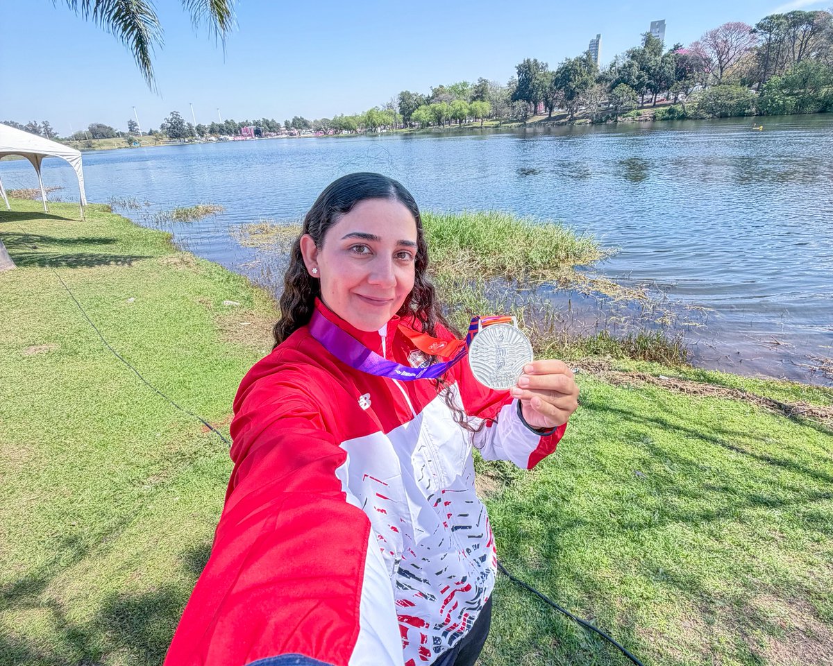 coparaguay's tweet photo. ✨ Ceremonia de Medallas 🥇🥈🥉
🥈 ¡MEDALLA de PLATA! | 🛶 #Canotaje | #TeamParaguay 🇵🇾🤩
🙋🏻♀️ ¡Ana Paula Fernandes Subcampeona Suramericana en Slalom Paralelo Femenino! 👊🏻💪🏻
✅ XIII Juegos Suramericanos Santa Fe 🇦🇷 2026 | @suramericanos26
💪🏻 #ParaguayPuede https://t.co/CmSoa5zgyQ