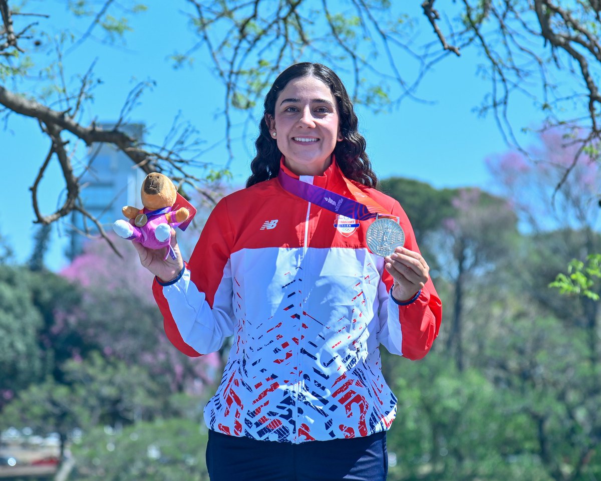 coparaguay's tweet photo. ✨ Ceremonia de Medallas 🥇🥈🥉
🥈 ¡MEDALLA de PLATA! | 🛶 #Canotaje | #TeamParaguay 🇵🇾🤩
🙋🏻♀️ ¡Ana Paula Fernandes Subcampeona Suramericana en Slalom Paralelo Femenino! 👊🏻💪🏻
✅ XIII Juegos Suramericanos Santa Fe 🇦🇷 2026 | @suramericanos26
💪🏻 #ParaguayPuede https://t.co/CmSoa5zgyQ