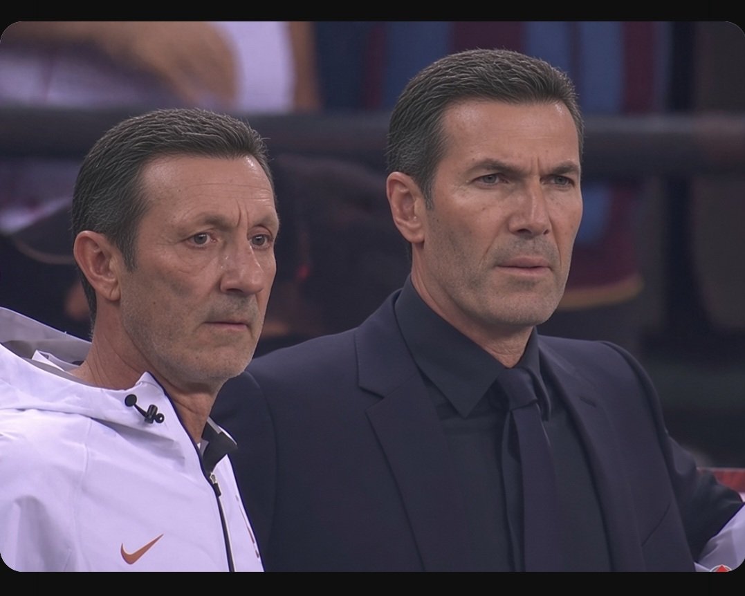 TuesdayRugby's tweet photo. Zizou et Barthez de retour de Turquie. 
#TURFRA https://t.co/hay9d4LQ34