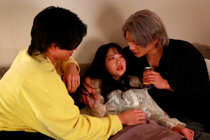 Natuki_fw's tweet photo. 【宅飲み】
男の甘さと優しさの間に挟まれて、飲み込まれていく…

チャラ男と甘男、どっちがタイプ？

#女性向けAV
#宅飲み
#なつきの花火

続きはリプ欄から見れます✨→ https://t.co/eqBiXEQiR2