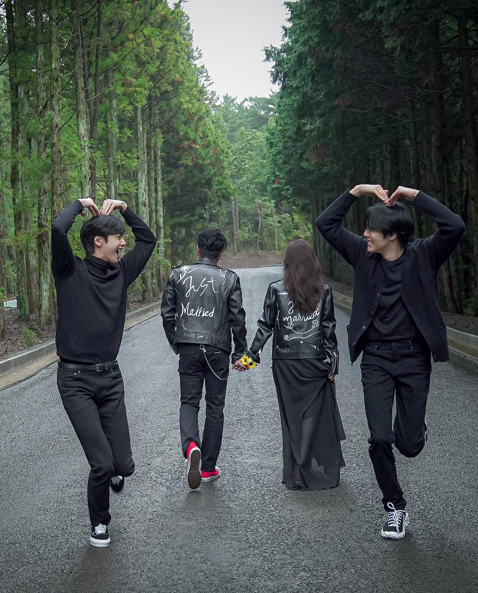 jaehyooonz's tweet photo. thinking abt how minhyuk and hyungwon would randomly talk abt their trainee days, then spend hours reminiscing how far they’ve come TOGETHER. i’ll forever be grateful that they found eo back then, fought together to debut, and have eo until now 🥺 ily my hyunghyuk https://t.co/aj5DYY7PKx