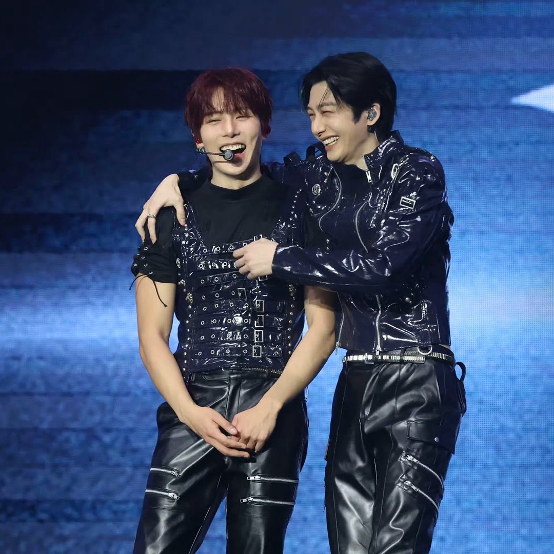 jaehyooonz's tweet photo. thinking abt how minhyuk and hyungwon would randomly talk abt their trainee days, then spend hours reminiscing how far they’ve come TOGETHER. i’ll forever be grateful that they found eo back then, fought together to debut, and have eo until now 🥺 ily my hyunghyuk https://t.co/aj5DYY7PKx