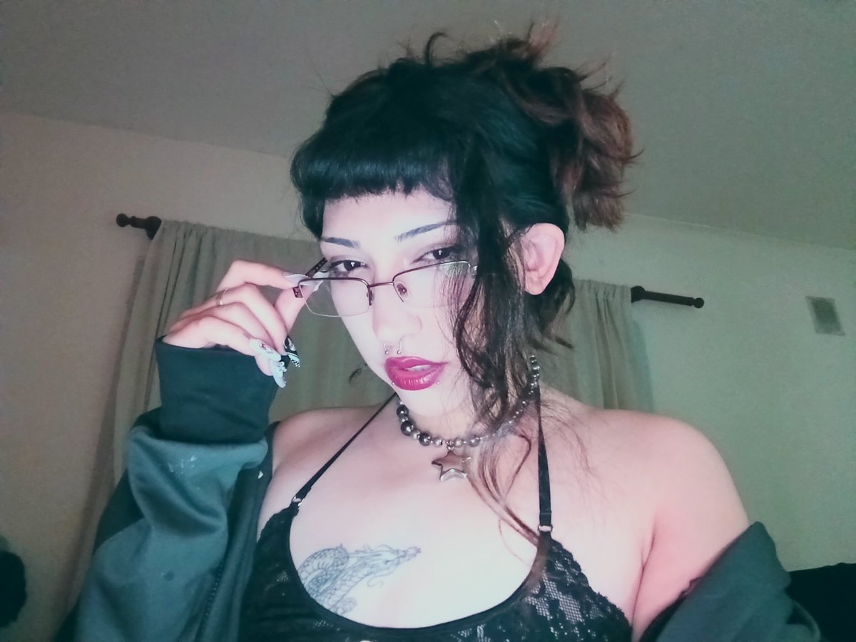 justasimpkitty's tweet photo. where are my subs at?? your princess is looking for attention https://t.co/nHtEoElv69
