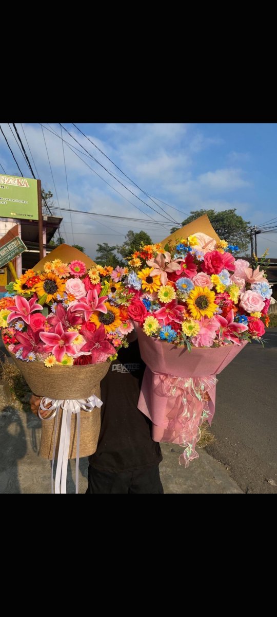 Bloomora80's tweet photo. Beautiful flowers 💐💐🌿💐🌿🍀 💐 💐🌿 https://t.co/6GrXai4MW8
