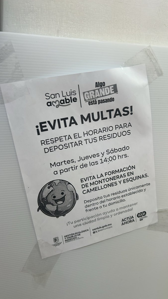aldo_chr's tweet photo. @sanluisgob ahí les encargamos que nos dejan un aviso que saquemos la basura a nuestro frente y que evitemos montoneras en el camellón, pero el camión recolector no se la lleva de enfrente solo la del camellón. Entonces ¿Qué hacemos? https://t.co/dYrXVWbCs0